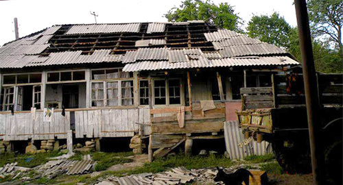 Дом в селе Растау после войны. Фото  Луизы Оразаевой для "Кавказского узла"