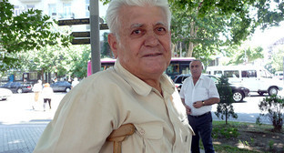  79-летний Арам Саргсян принял участние в шествие от начала до конца. Фото Армине Мартиросян для "Кавказского узла"
