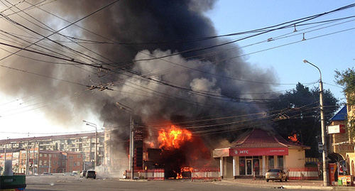 Пожар на автозаправке в центре Махачкалы, 8 августа 2014 год. Фото Махача Ахмедова специально для "Кавказского узла"