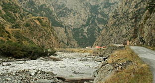 Дарьяльское ущелье. Фото Алексея Мухранова http://www.travelgeorgia.ru/22/21/2/234 Дарьяльское ущелье. Фото Алексея Мухранова http://www.travelgeorgia.ru/22/21/2/234