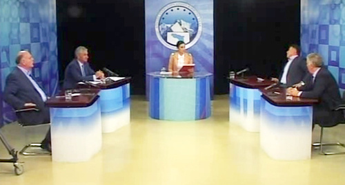 Теледебаты с участием всех кандидатов в президенты Абхазии. Фото: Стоп-кадр записи прямого эфира теледебатов. http://www.apsua.tv/abh/vybory/3470/
