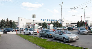Площадь аэровокзала в Ростове-на-Дону. Фото Олега Пчелова для "Кавказского узла" Площадь аэровокзала в Ростове-на-Дону. Фото Олега Пчелова для "Кавказского узла"