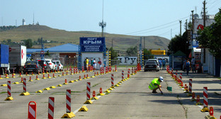 Полупустая площадка для автомобилей перед погрузкой на паром. Порт "Крым", 2014. Фото Нины Тумановой для "Кавказского узла" Полупустая площадка для автомобилей перед погрузкой на паром. Порт "Крым", 2014. Фото Нины Тумановой для "Кавказского узла"