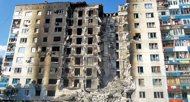 Разрушенный жилой дом в Лисичанске, Луганская область. Август 2014 г. Фото: Ліонкінг https://ru.wikipedia.org