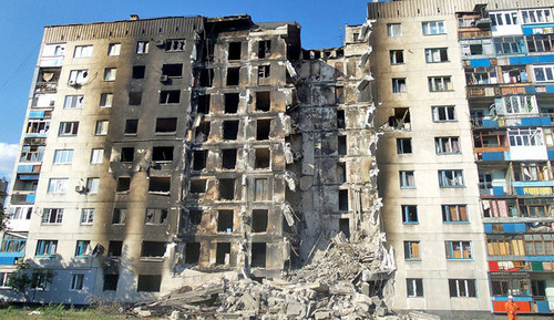 Разрушенный жилой дом в Лисичанске, Луганская область. Август 2014 г. Фото: Ліонкінг https://ru.wikipedia.org