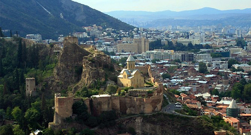 Крепость Нарикала со стороны Таборского монастыря, Тбилиси, 2013.  Фото Алексея Мухранова http://travelgeorgia.ru/22/1/1/2076/