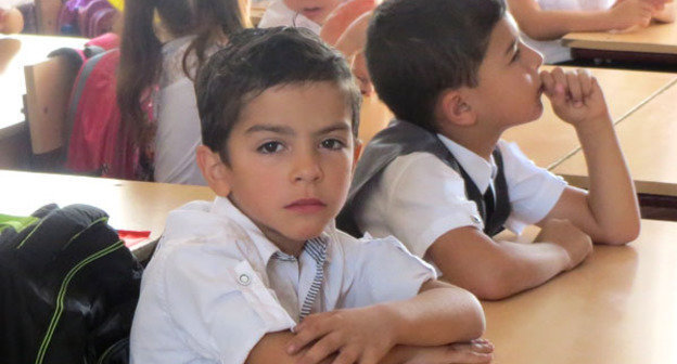 Школа №7 в городе Степанакерт. Нагорный Карабах. 1 сентября 2014 г. Фото Алвард Григорян для "Кавказского узла"