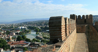 Нарикала, стена крепости. Тбилиси, 2013. Фото Алексея Мухранова http://travelgeorgia.ru/22/1/1/2616/ Нарикала, стена крепости. Тбилиси, 2013. Фото Алексея Мухранова http://travelgeorgia.ru/22/1/1/2616/