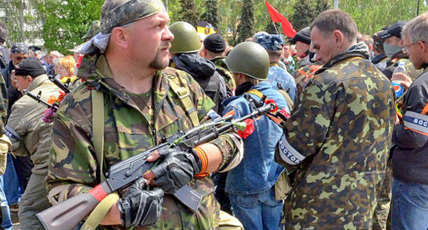 Боец батальона "Восток". Донецк, май 2014 г. Фото: Андрей Бутко https://ru.wikipedia.org