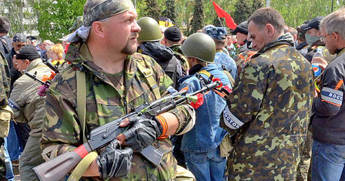 Боец батальона "Восток". Донецк, май 2014 г. Фото: Андрей Бутко https://ru.wikipedia.org