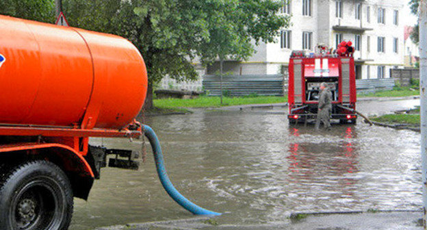 Водооткачивающая техника на улицах Краснодара.  Фото: пресс-служба администрации Краснодара