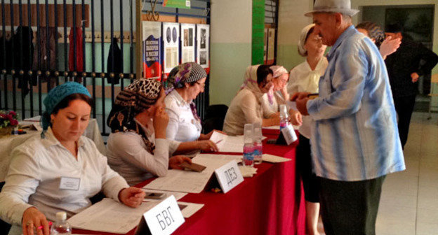 Выборы в органы местного самоуправления. Избирательный участок №173 село Гелдаган. Чечня, 14 сентября 2014 г. Фото Магомеда Магомедова для "Кавказского узла"