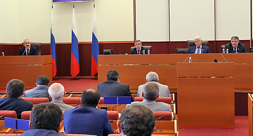 Заседание 39 сессии Народного Собрания Республики Дагестан. Фото: http://www.nsrd.ru/pub/novosti/zasedanie_39_sessii_narodnogo_sobraniya_respu_10_09_2014