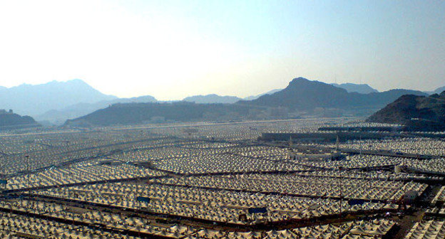 Палаточный городок паломников в долине Мина рядом с Меккой. Фото: Mubeen Rahman https://ru.wikipedia.org/