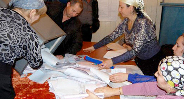 Подсчет голосов во время выборов. Дагестан. Фото: Федеральная лезгинская национально-культурная автономия http://flnka.ru/