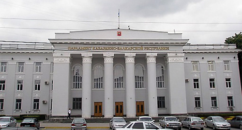 Здание парламента КБР. Фото: http://www.contrasterra.ru/news/18456