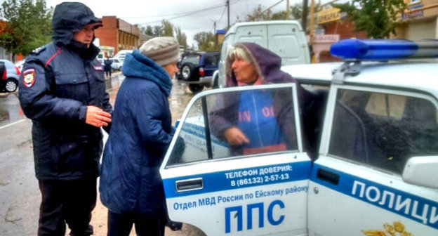 Эвакуация жителей Ейского района из-за непогоды. Краснодарский край, 24 сентября 2014 г. Фото пресс-службы ГУ МВД России по Краснодарскому краю
