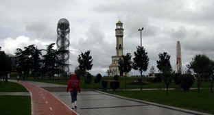 Центр Батуми в ненастье. Фото Юлии Кашеты для "Кавказского узла". Центр Батуми в ненастье. Фото Юлии Кашеты для "Кавказского узла".