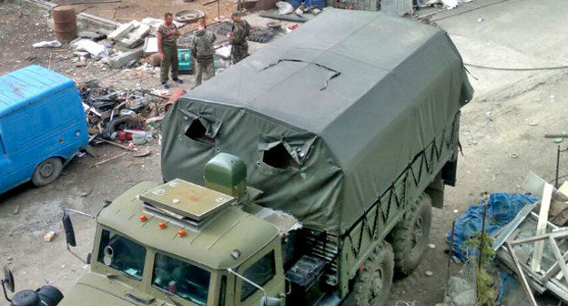 Сотрудники силовых структур в поселке Временный Унцукульского района. 24 сентября 2014 г. Фото предоставлено жителями поселка Временный