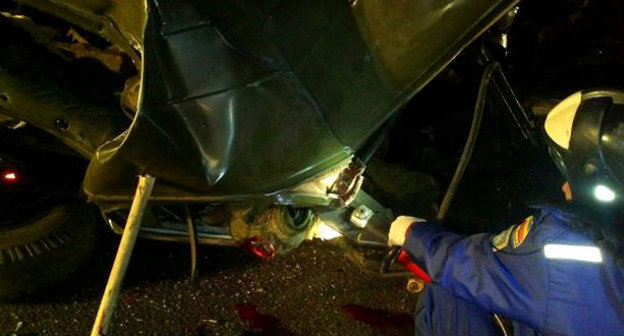 На месте ДТП в Тарасовском районе, Ростовской области. 5 октября 2014 г. Фото: Ростовская областная поисково-спасательная служба 