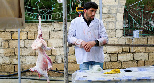 Продавец мяса на рынке в Баку. Фото Азиза Каримова для "Кавказского узла"