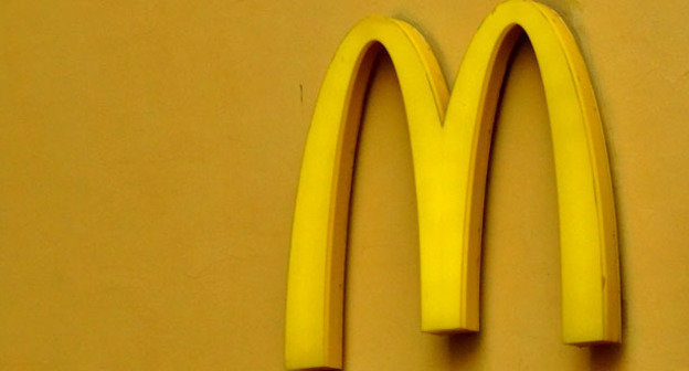 Логотип ресторана McDonald's. Фото Нины Тумановой для "Кавказского узла"