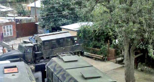 Сотрудники силовых структур в поселке Временный Унцукульского района. 24 сентября 2014 г. Фото предоставлено жителями поселка Временный