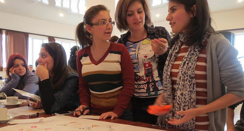 Участники интерактивной школы в Нагорном Карабахе, прошедшей в Шуши 10-12 октября в рамках мероприятия "Молодежь Армении и Нагорного Карабаха выступают против курения". Фото Алвард Григорян для Кавказского узла