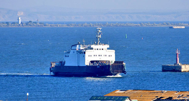 Автомобильный паром в Керченском проливе. Фото: Solundir https://ru.wikipedia.org/