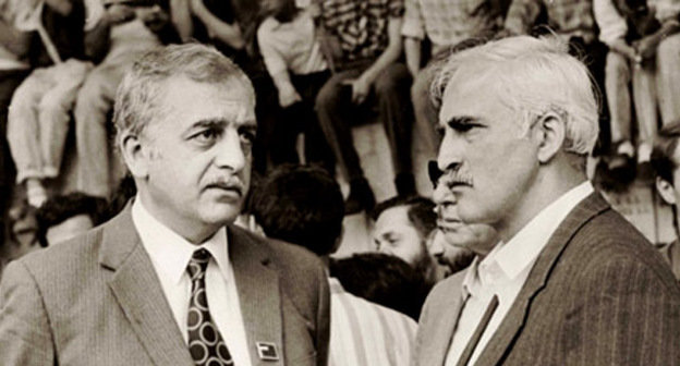 Лидеры грузинского национального движения: Звиад Гамсахурдия и Мераб Костава. Тбилиси, 1988 год. Фото: George barateli by George Barateli in 1989 https://ru.wikipedia.org