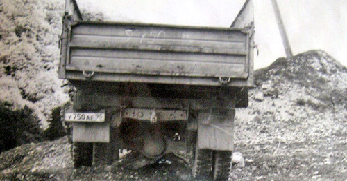 Машина, в которой ехала Раиса Косумова. Веденский район Чечни, 7 июня 2003 г. Фото: из архива Комитета против пыток