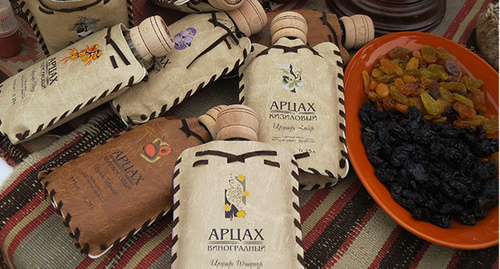 Первый фестиваль вина в селе Тог Гадрутского района Нагорного Карабаха. 18 октября 2014 год. Фото Алвард Григорян для "Кавказского узла" Первый фестиваль вина в селе Тог Гадрутского района Нагорного Карабаха. 18 октября 2014 год. Фото Алвард Григорян для "Кавказского узла"