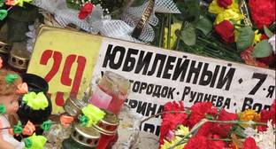 На открытии поклонного креста с именами погибших, октябрь, 2013. Фото: http://news.vdv-s.ru/society/?news=242100 На открытии поклонного креста с именами погибших, октябрь, 2013. Фото: http://news.vdv-s.ru/society/?news=242100