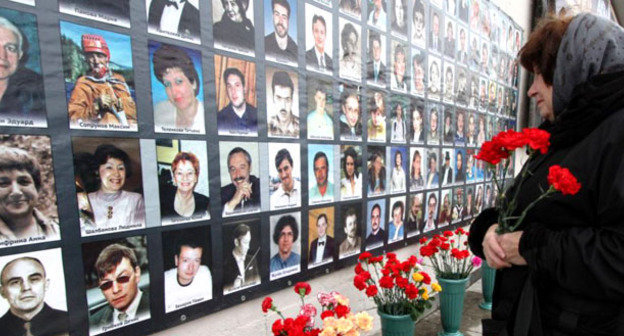 Стена с фотографиями погибших в Театральном центре на Дубровке. Москва, 23 октября 2014 г. Фото: Ivan Trefilov (RFE/RL)