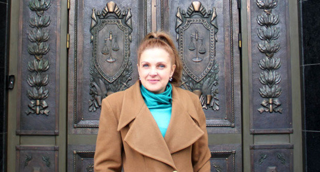 Адвокат Татьяна Окушко у здания Верховного суда РФ. Москва. Фото Магомеда Туаева для "Кавказского узла"