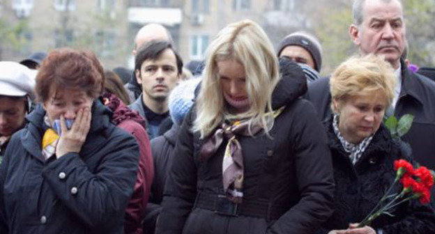 Участники траурных мероприятий в память о жертвах "Норд-Оста". Москва, 26 октября 2011 г. Фото: Yuri Timofeyev (RFE/RL)