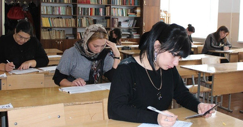 Сдача ЕГЭ учителями. Дагестан, 26 октября 2014 г.  Фото: Сабина Дибирова http://www.riadagestan.ru/