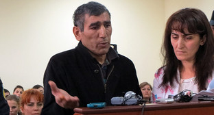 Подсудимый Шахбаз Гулиев дает показания. Нагорный Карабах, Степанакерт, 27 октября 2014 год. Фото Алвард Григорян для "Кавказского узла" Подсудимый Шахбаз Гулиев дает показания. Нагорный Карабах, Степанакерт, 27 октября 2014 год. Фото Алвард Григорян для "Кавказского узла"