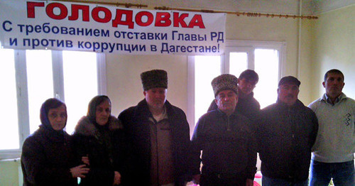 Участники голодовки с требованием отставки главы Дагестана. Махачкала, 29 октября 2014 г. Фото: региональное отделение "Справедливой России" http://www.spravedlivo.ru/

