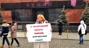Надежда Киреева во время пикета. Москва, 31 октября 2014 г. Фото Екатерины Мальдон Надежда Киреева во время пикета. Москва, 31 октября 2014 г. Фото Екатерины Мальдон