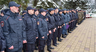 Сотрудники МВД по Кабардино-Балкарской Республике. Фото: http://07.mvd.ru/upload/site11/document_images/0UMRJ7HKoT-800x600.jpg Сотрудники МВД по Кабардино-Балкарской Республике. Фото: http://07.mvd.ru/upload/site11/document_images/0UMRJ7HKoT-800x600.jpg