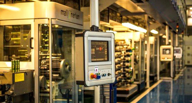 Производственная линия завода по производству парфюмерно-косметической продукции "Арнест". Фото http://www.arnest.ru/ru/news.html