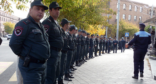 Инструктаж сотрудников полиции Еревана по охране порядка при проведении протестных акций. Фото Армине Мартиросян для "Кавказского узла"
