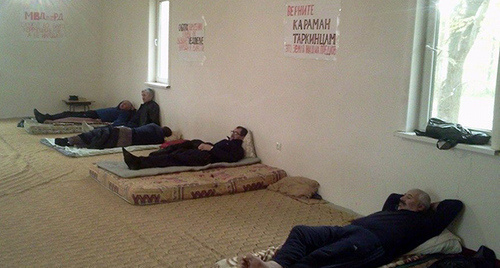 Участники голодовки. Фото Гамзата Хангишиева, https://www.facebook.com/groups/tarkikaraman/?fref=ts