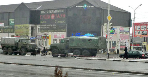 Машины силовиков на улицах Грозного. Фото Магомеда Магомедова для "Кавказского узла"