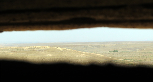 Вид из окопа на линию соприкосновения, передовая НКР. Фото Алвард Григорян для "Кавказского узла"