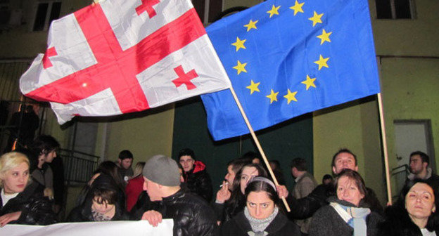 Флаги Грузии и ЕС. Фото: Марины Букия для "Кавказского узла"