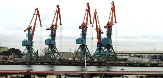 Бакинский торговый порт. Фото: Gulustan https://ru.wikipedia.org/