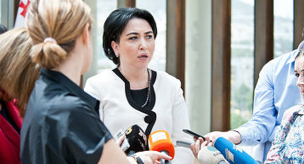 Эка Беселия - председатель парламентского комитета по правам человека и гражданской интеграции, одна из авторов поправок. Фото Александра Имедашвили, NEWSGEORGIA, http://newsgeorgia.ru/politics/20141119/217145946.html