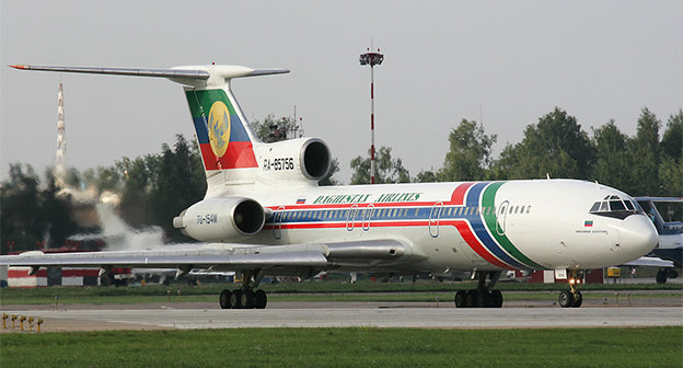 ТУ-154 Дагестанских авиалинии. Фото Дмитрия Пичугина, https://ru.wikipedia.org/wiki/%D3%E9%F2%E0%F8_%28%E0%FD%F0%EE%EF%EE%F0%F2%29#mediaviewer/File:Dagestan_Airlines_Tupolev_Tu-154M.jpg